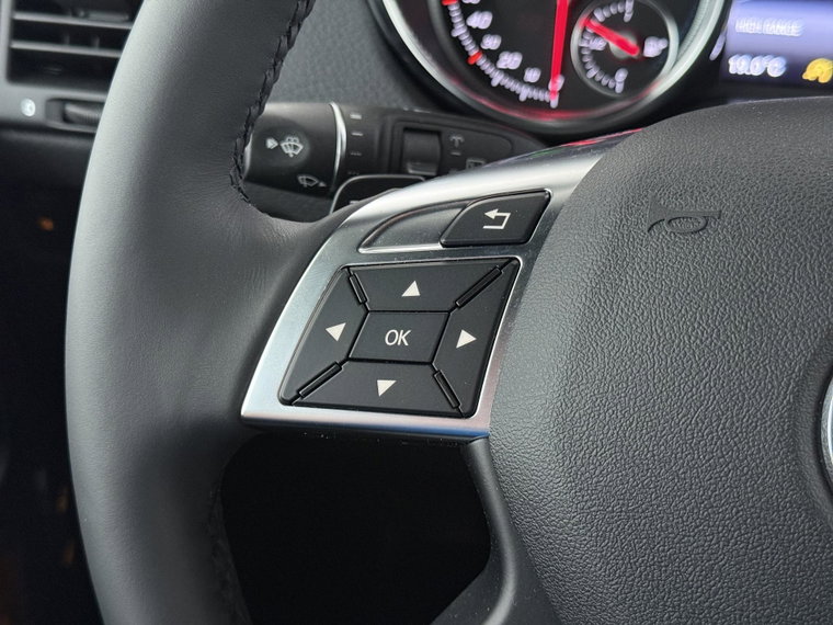 Vehicle Image 38
