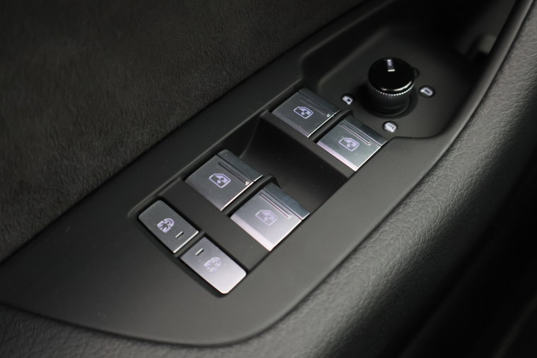 Vehicle Image 38