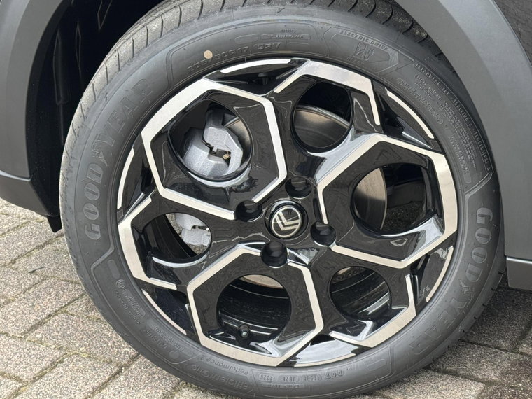 Vehicle Image 22