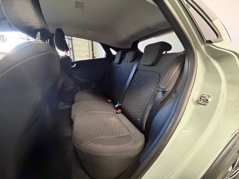 Vehicle Image 25