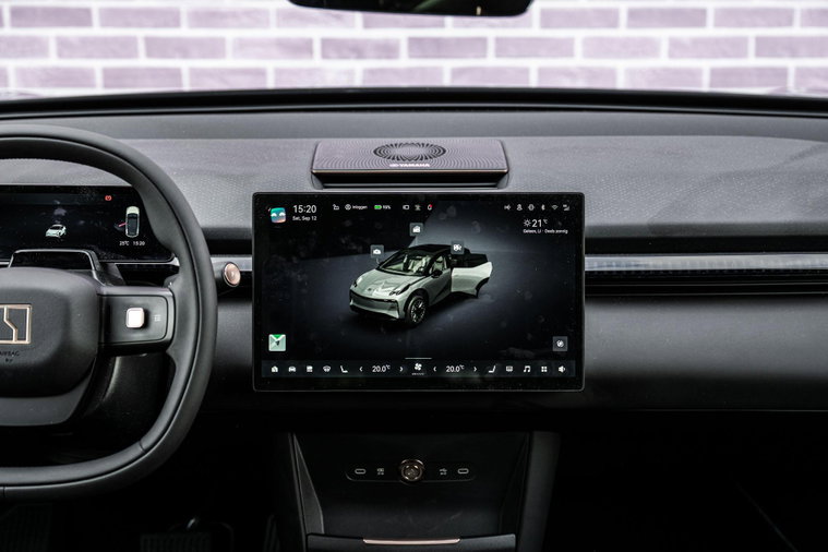Vehicle Image 12