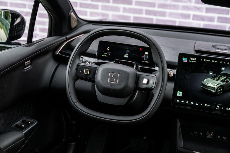 Vehicle Image 13