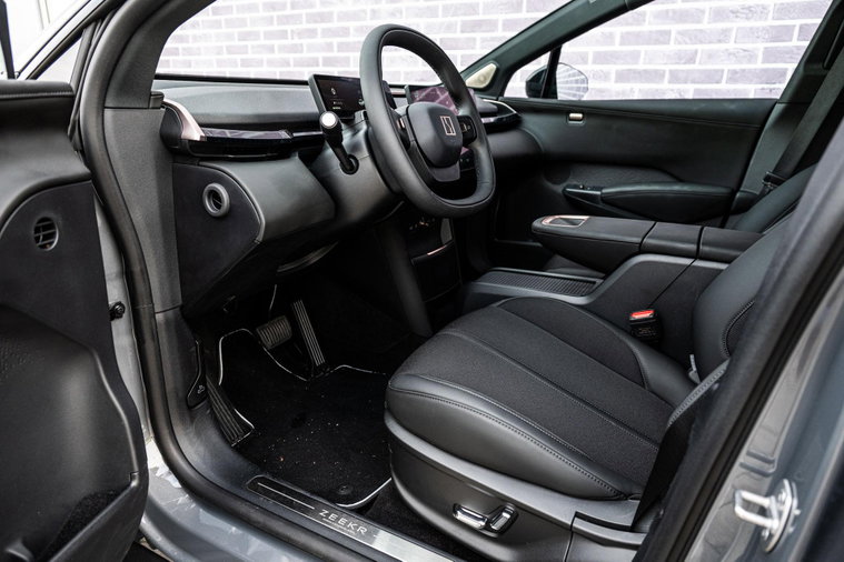Vehicle Image 16