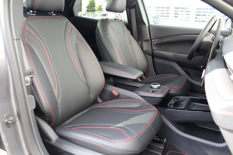 Vehicle Image 37