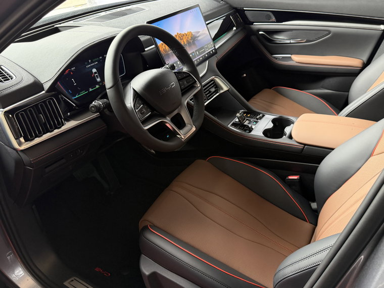 Vehicle Image 8