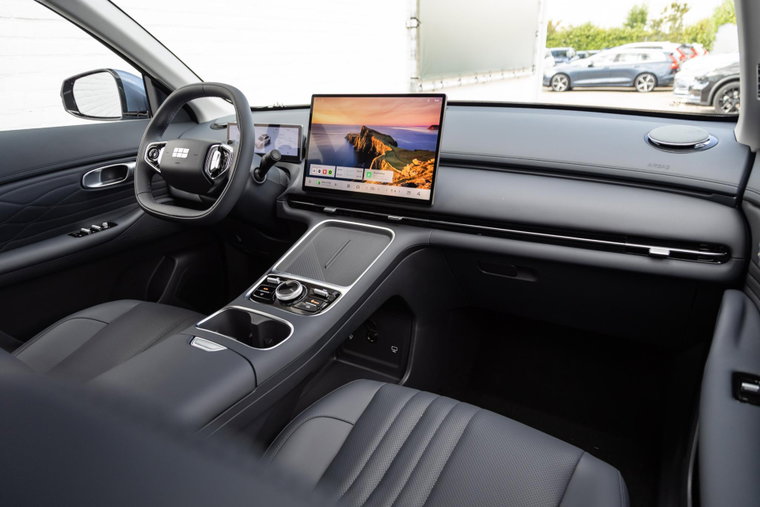 Vehicle Image 8