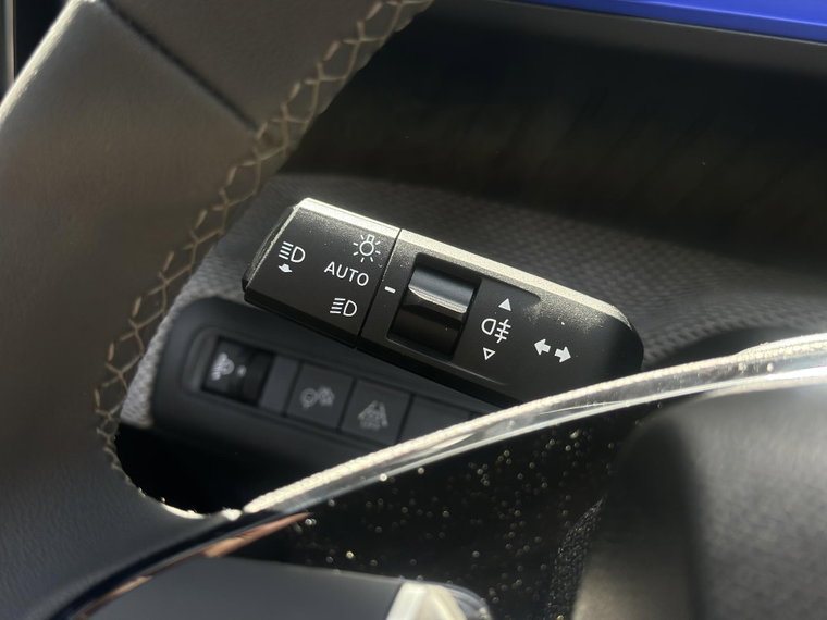 Vehicle Image 32