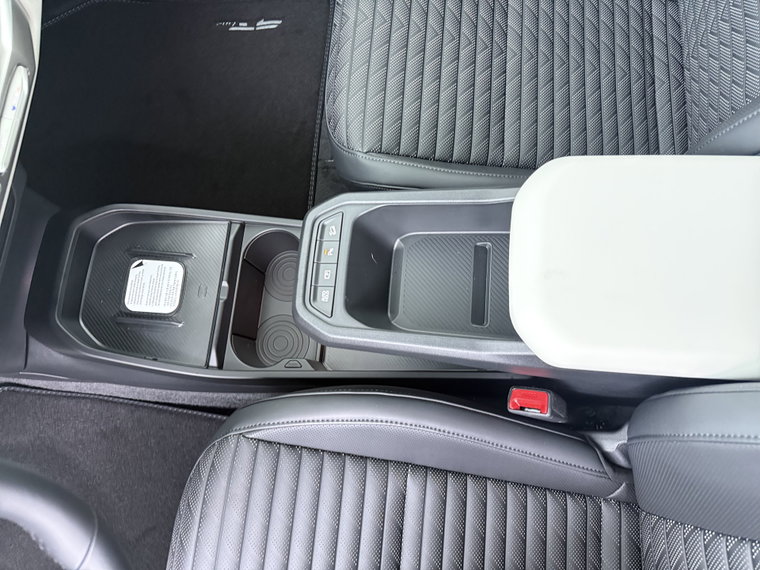 Vehicle Image 32