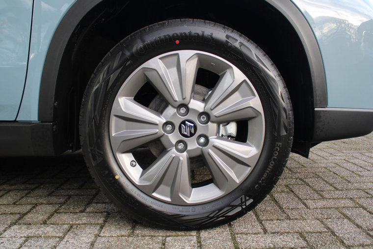 Vehicle Image 25