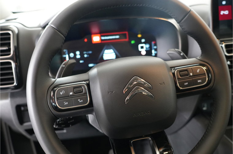 Vehicle Image 12