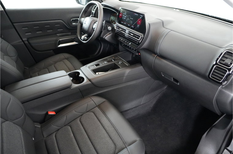 Vehicle Image 14