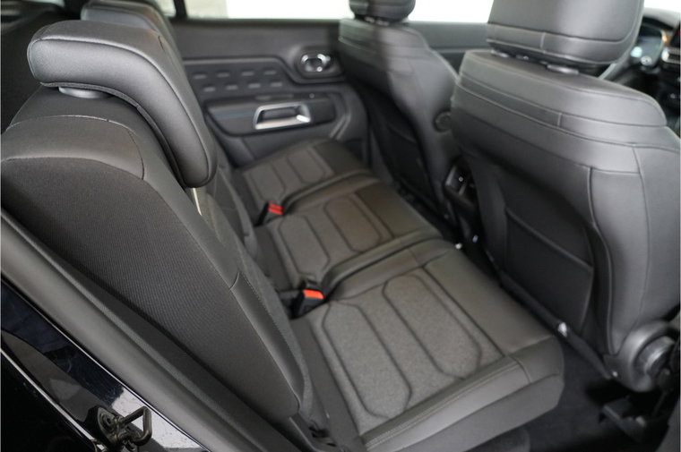Vehicle Image 16