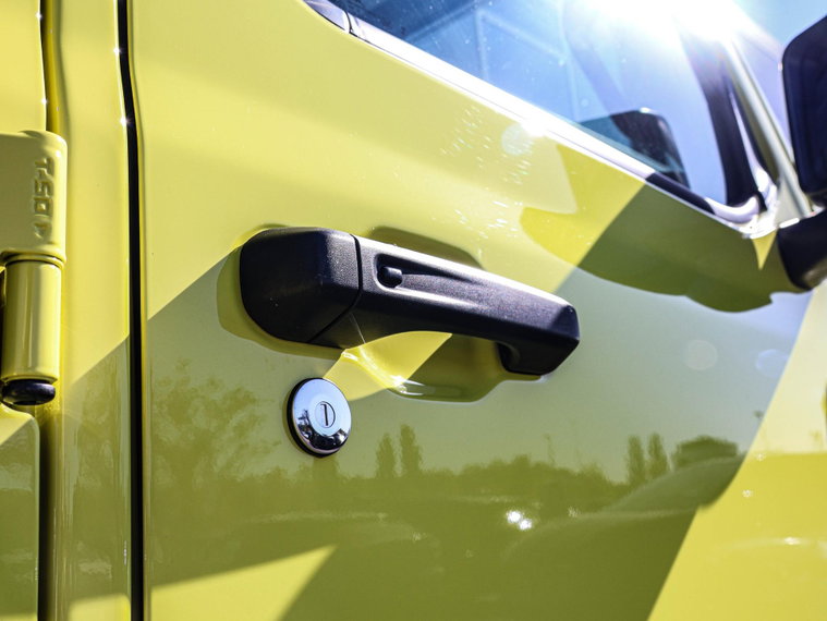 Vehicle Image 9