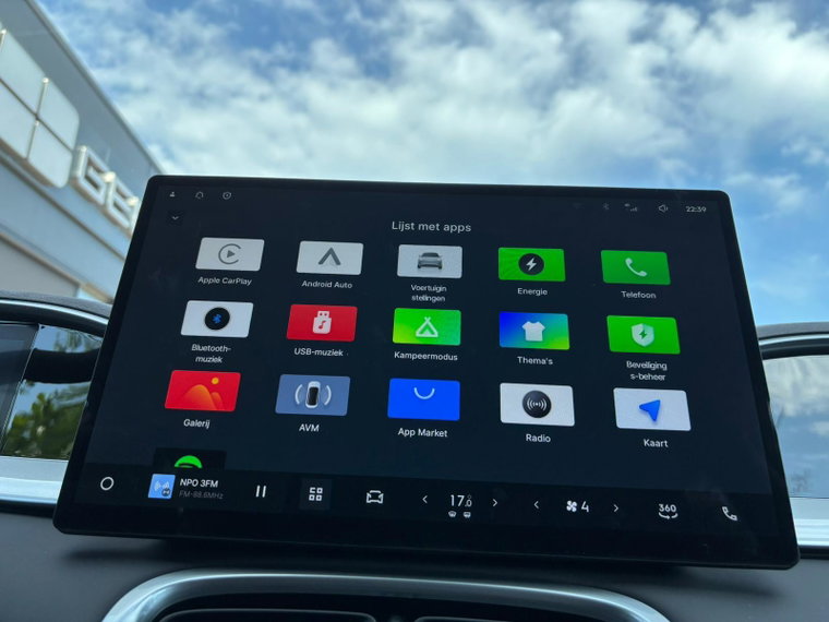 Vehicle Image 19