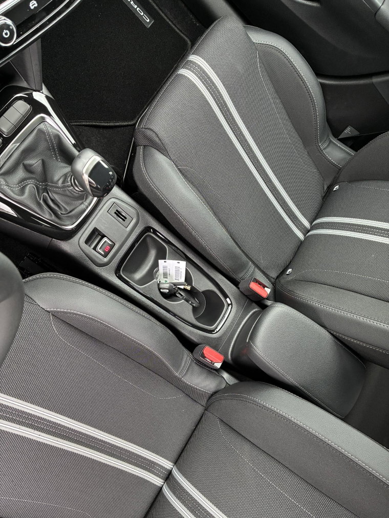 Vehicle Image 38
