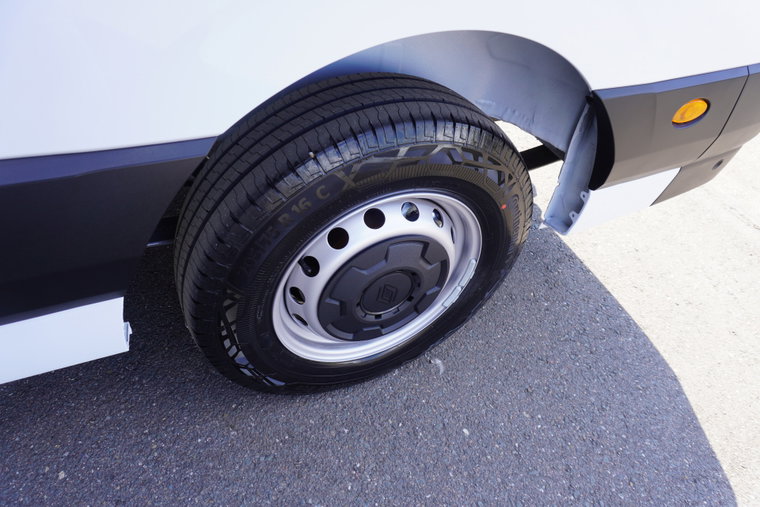 Vehicle Image 8
