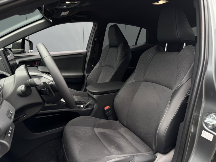 Vehicle Image 16