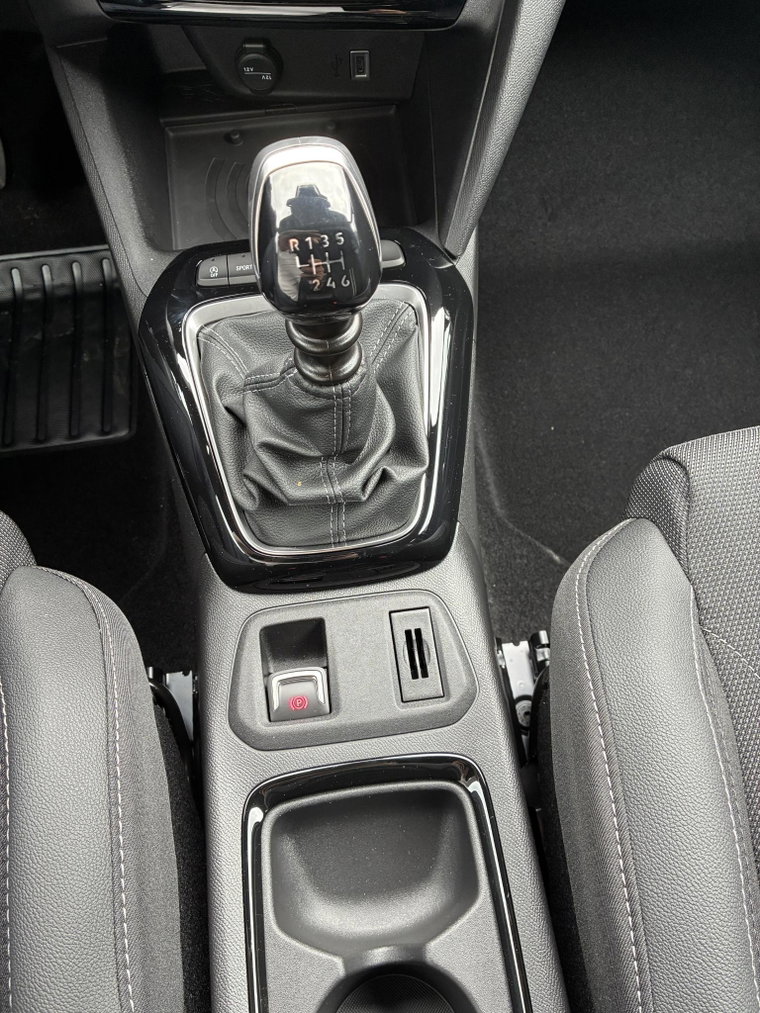 Vehicle Image 21