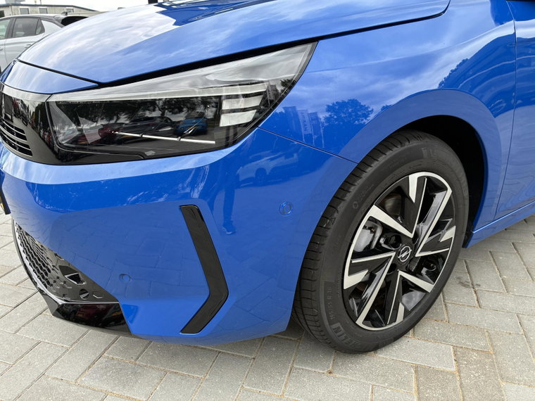 Vehicle Image 32