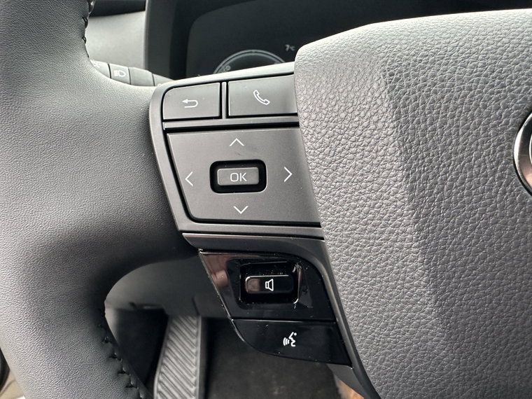 Vehicle Image 24
