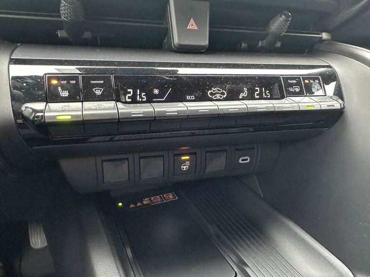 Vehicle Image 32