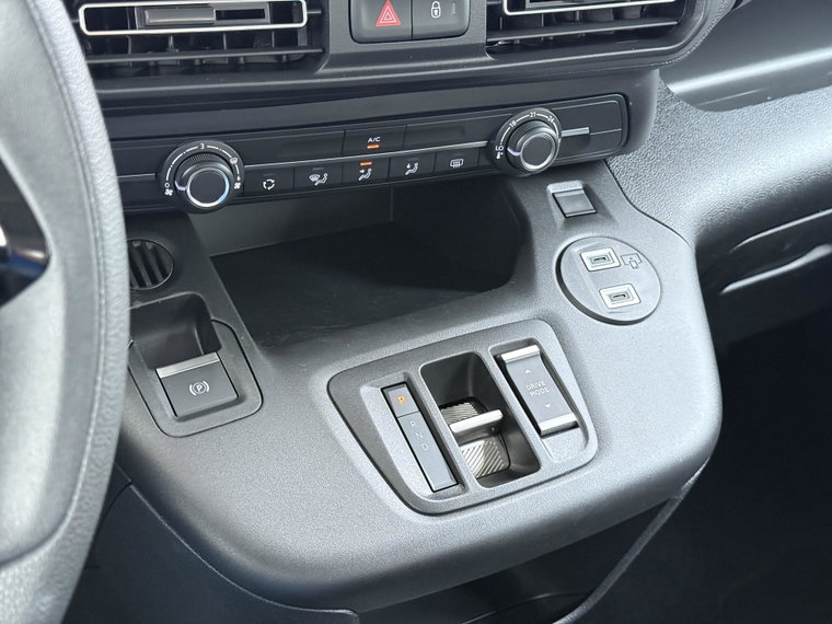 Vehicle Image 27