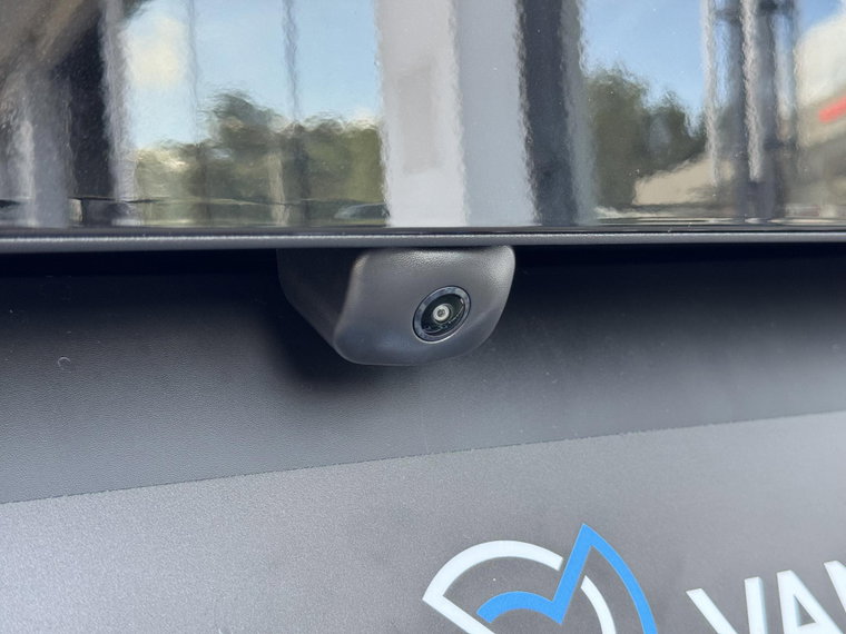 Vehicle Image 17