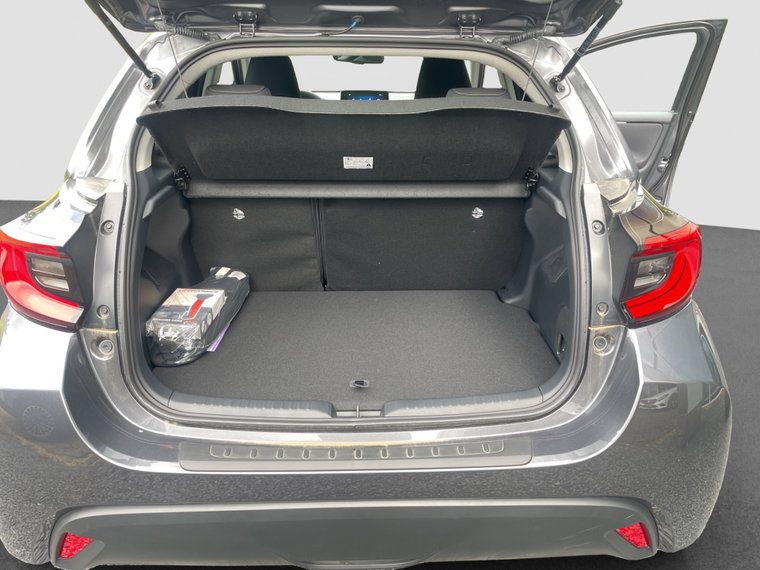 Vehicle Image 16