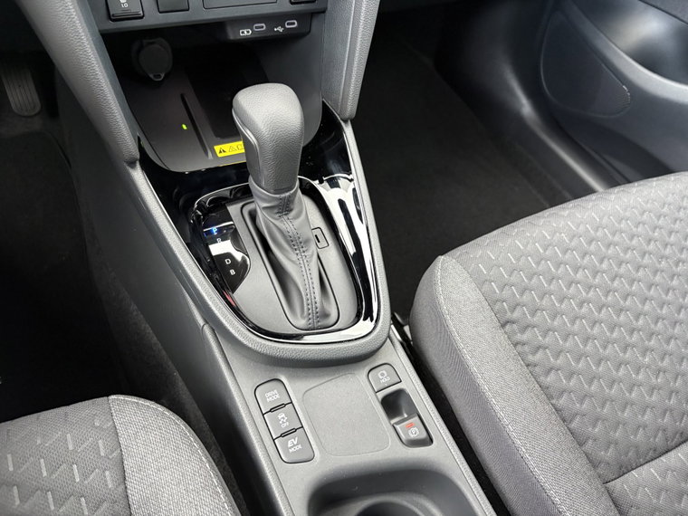 Vehicle Image 25