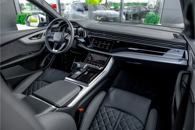 Vehicle Image 12