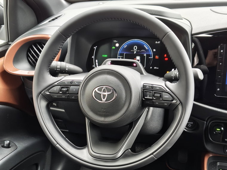 Vehicle Image 9