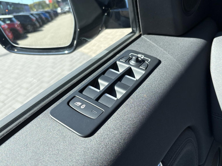 Vehicle Image 28