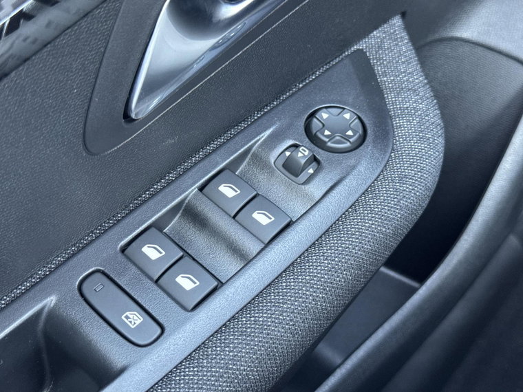 Vehicle Image 28