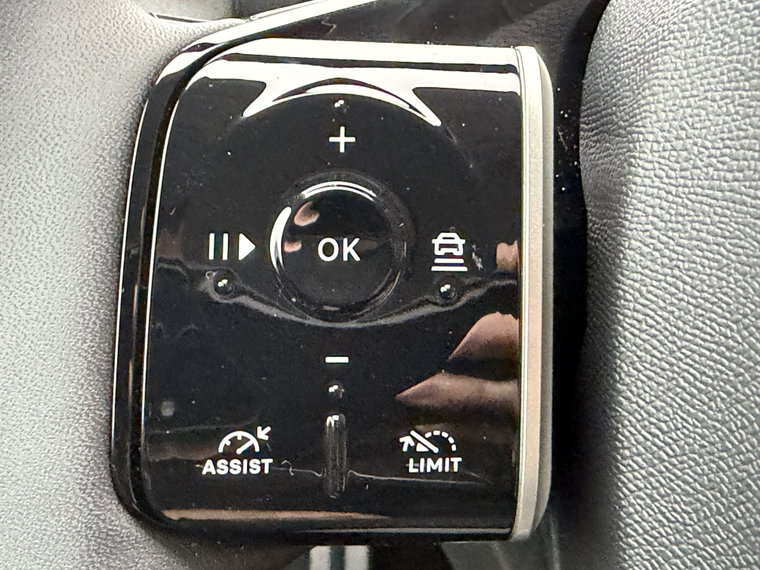 Vehicle Image 27