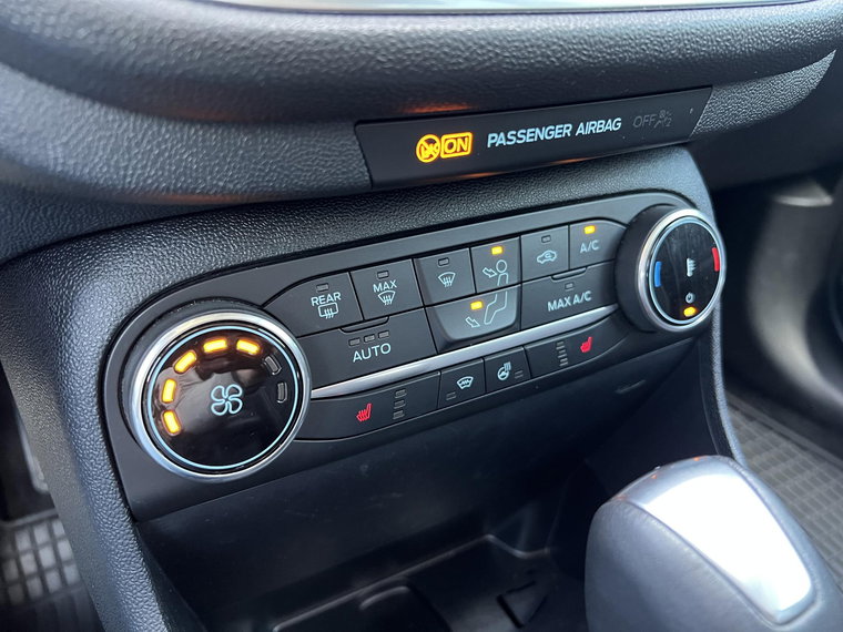 Vehicle Image 32