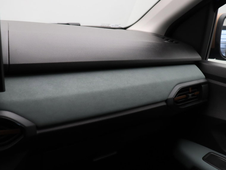 Vehicle Image 38
