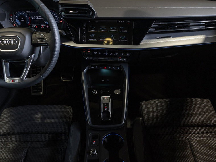 Vehicle Image 32