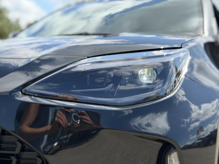 Vehicle Image 8