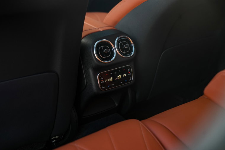 Vehicle Image 32
