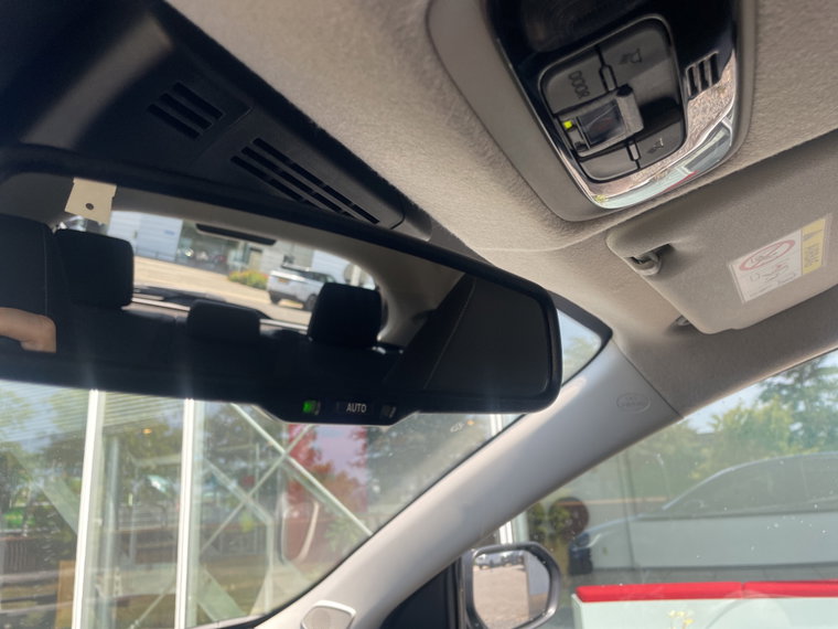 Vehicle Image 25