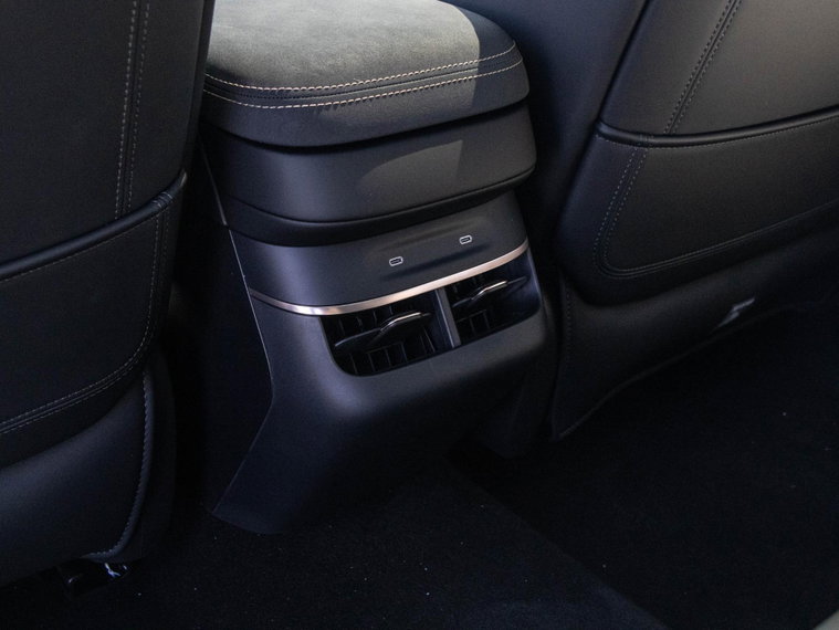 Vehicle Image 40