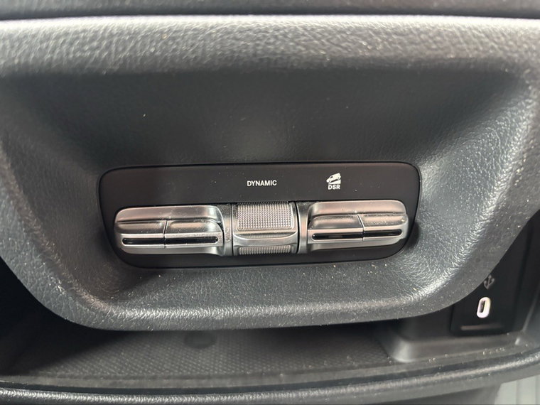 Vehicle Image 28