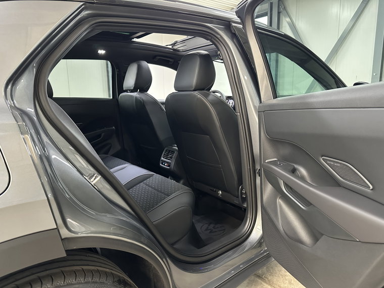 Vehicle Image 36