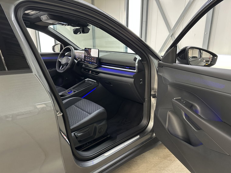 Vehicle Image 38