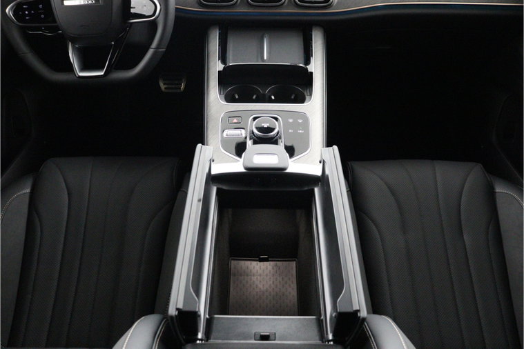 Vehicle Image 25