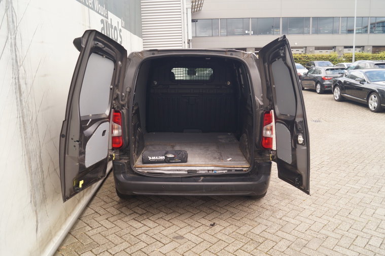 Vehicle Image 28