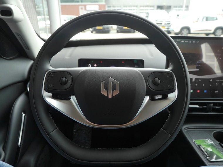 Vehicle Image 16