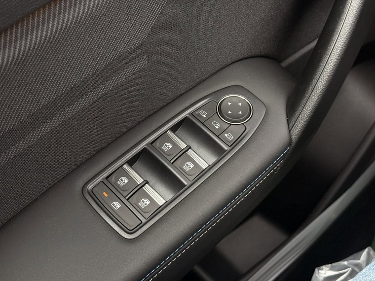 Vehicle Image 38
