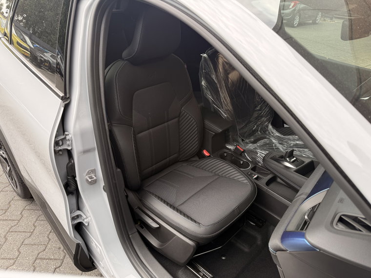 Vehicle Image 40