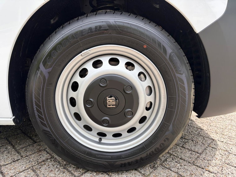 Vehicle Image 33
